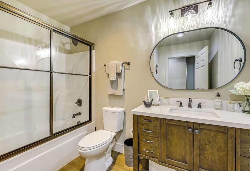 Maggie Valley Home: Porch & Yard