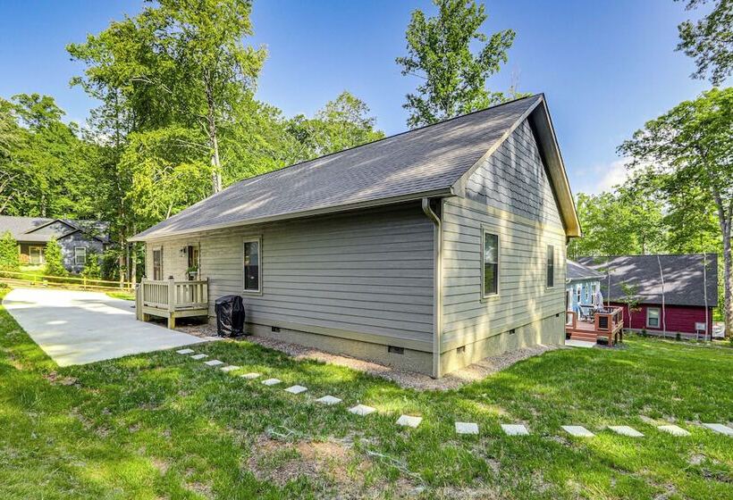Maggie Valley Home: Porch & Yard