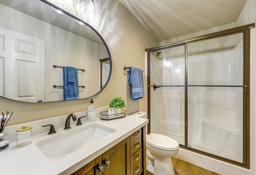 Maggie Valley Home: Porch & Yard