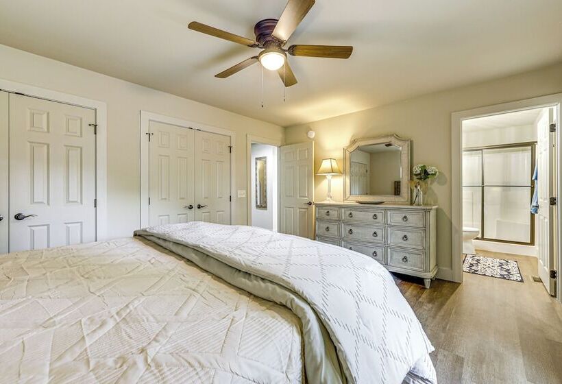 Maggie Valley Home: Porch & Yard