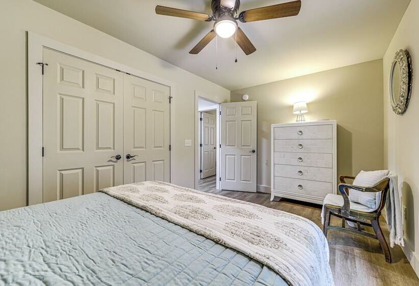 Maggie Valley Home: Porch & Yard