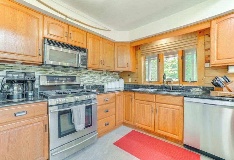 Michigan Cabin W/ On Site Fishing Pond & Deck