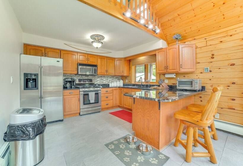 Michigan Cabin W/ On Site Fishing Pond & Deck