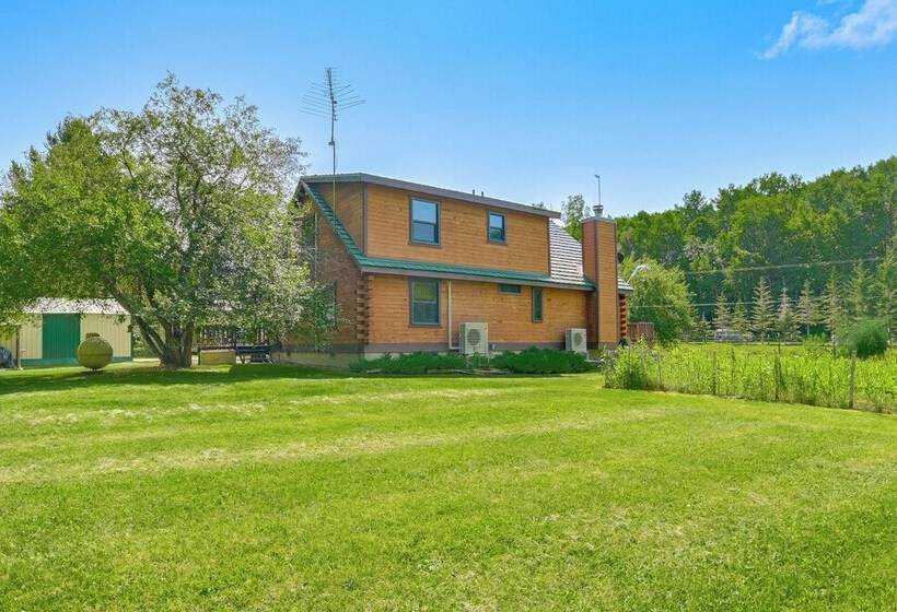 Michigan Cabin W/ On Site Fishing Pond & Deck