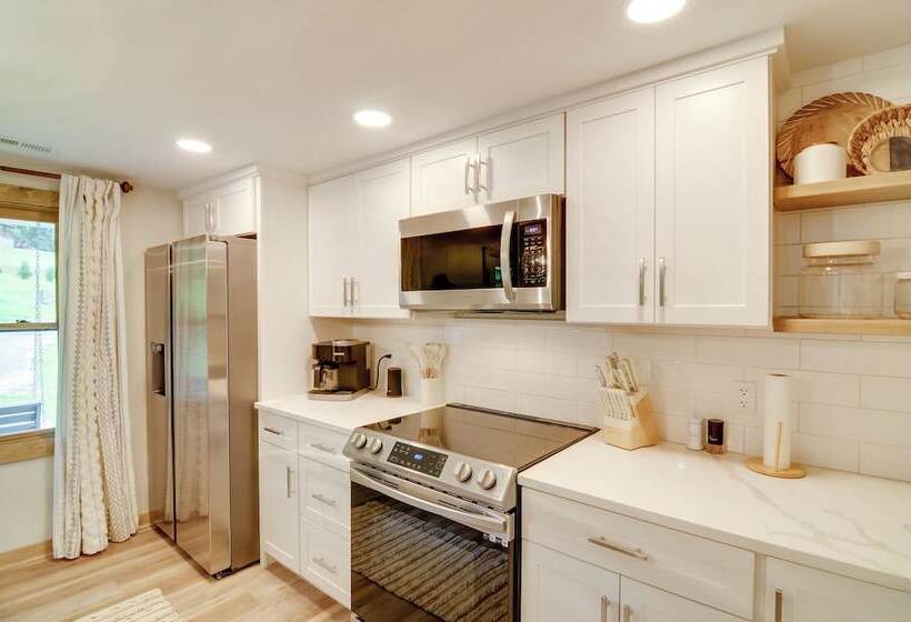 Modern Burkesville Home: 2 Mi To Dale Hollow Lake!