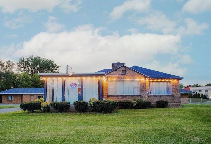 فندق على الطريق Falls View Inn