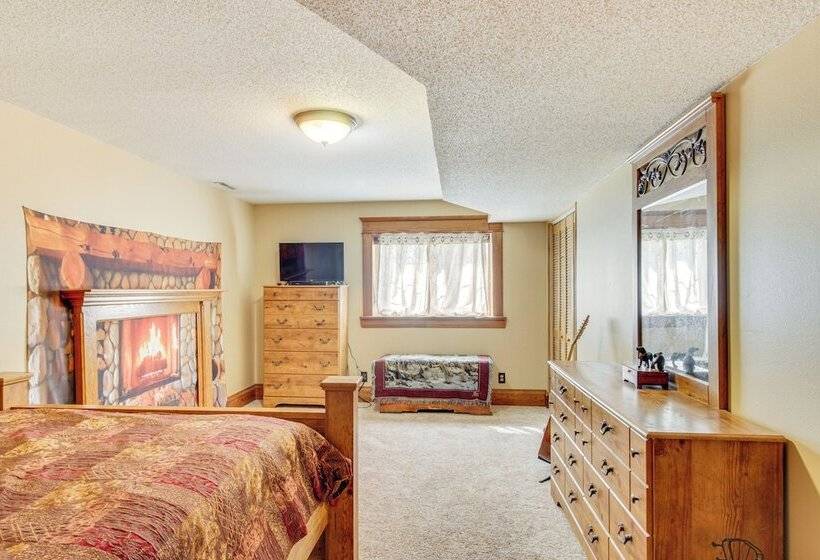 North Dakota Cabin W/ Private Deck & Sauna!