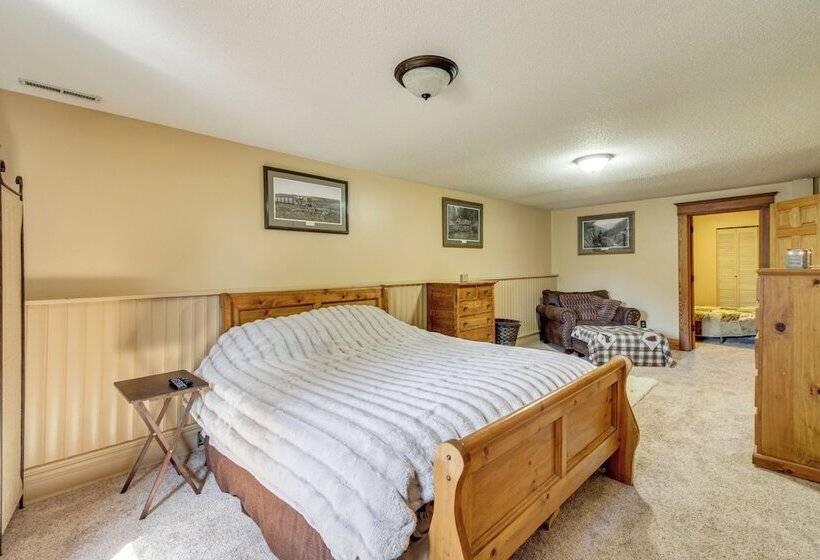 North Dakota Cabin W/ Private Deck & Sauna!