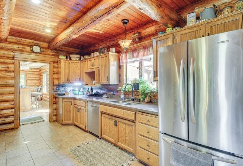 North Dakota Cabin W/ Private Deck & Sauna!