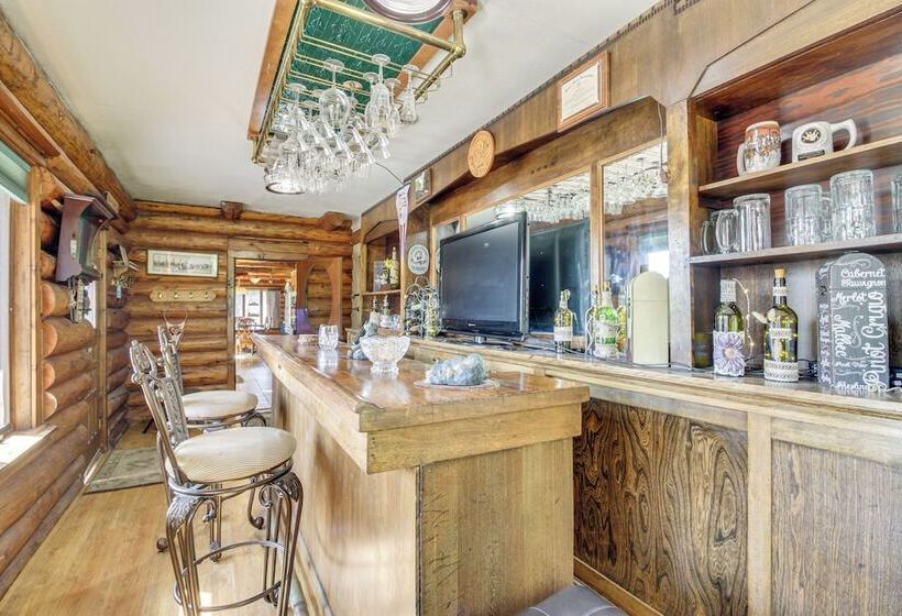 North Dakota Cabin W/ Private Deck & Sauna!