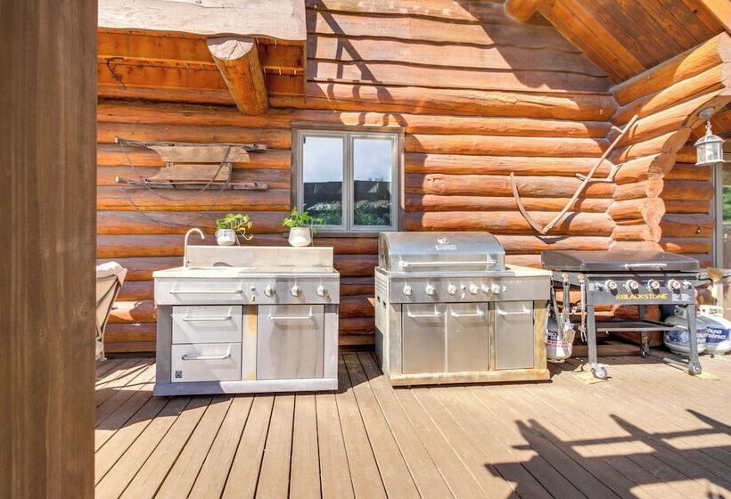 North Dakota Cabin W/ Private Deck & Sauna!