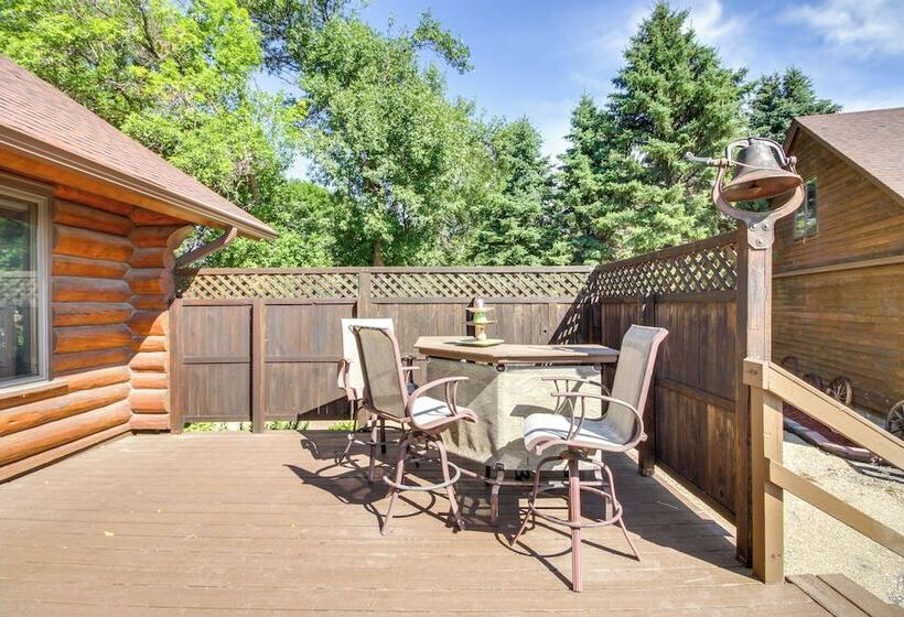 North Dakota Cabin W/ Private Deck & Sauna!