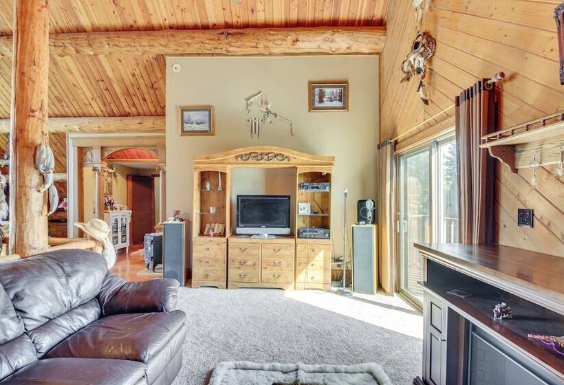 North Dakota Cabin W/ Private Deck & Sauna!