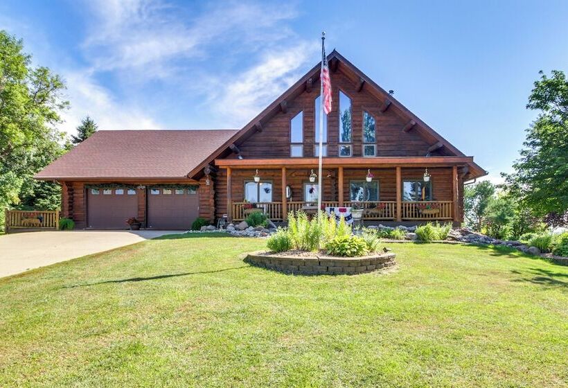 North Dakota Cabin W/ Private Deck & Sauna!