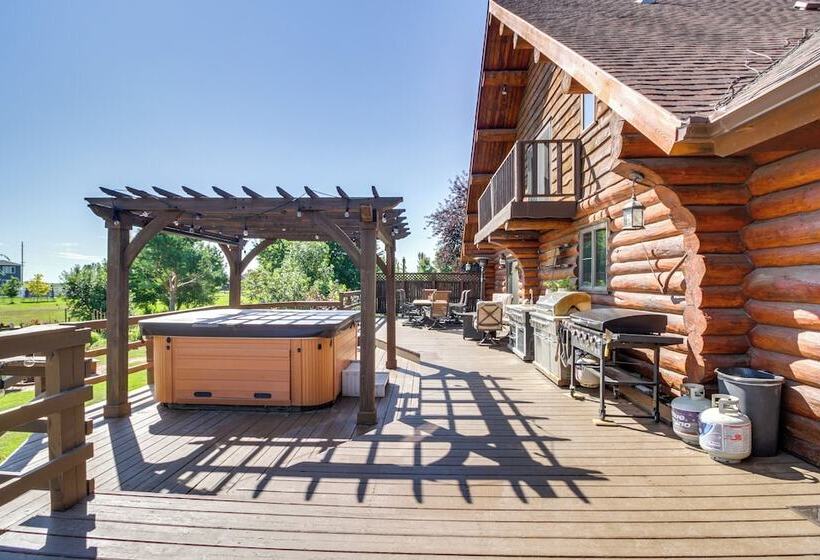 North Dakota Cabin W/ Private Deck & Sauna!