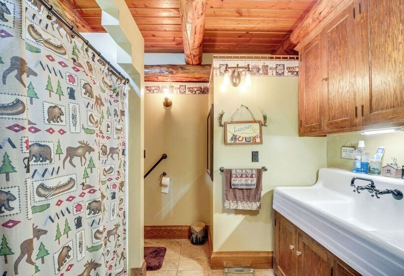 North Dakota Cabin W/ Private Deck & Sauna!