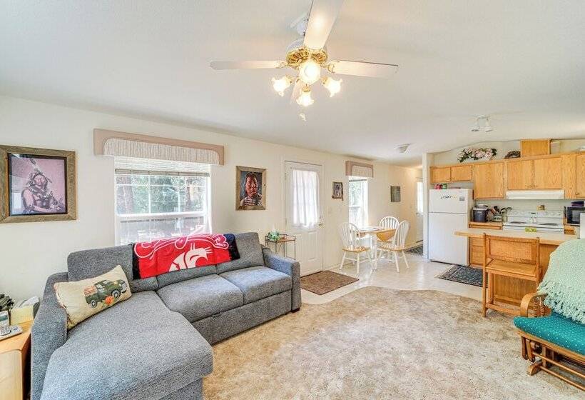 Peaceful Entiat Home: Pets Welcome!