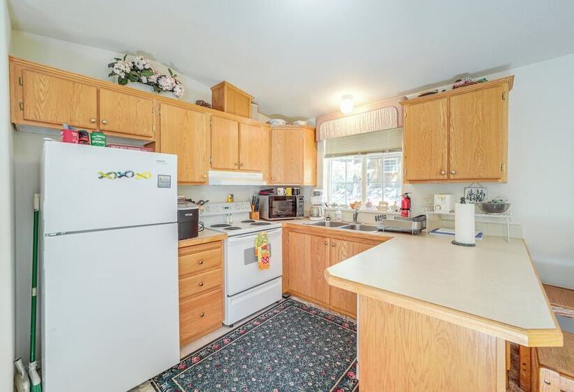 Peaceful Entiat Home: Pets Welcome!