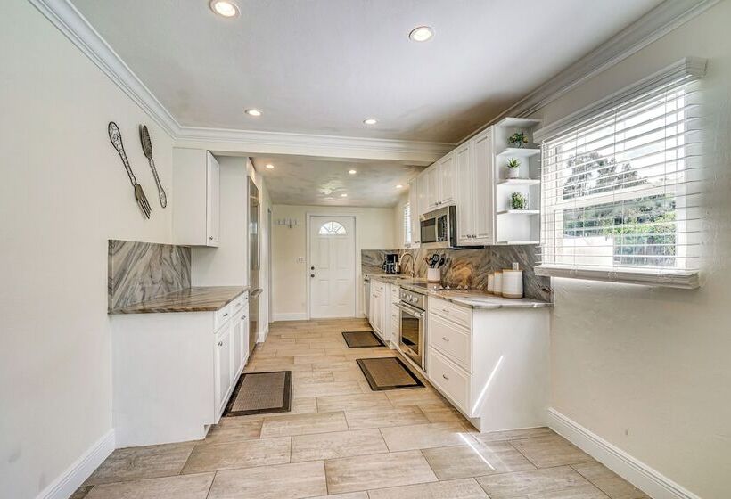 Peaceful Fort Myers Home: Walk To Buckingham Farms