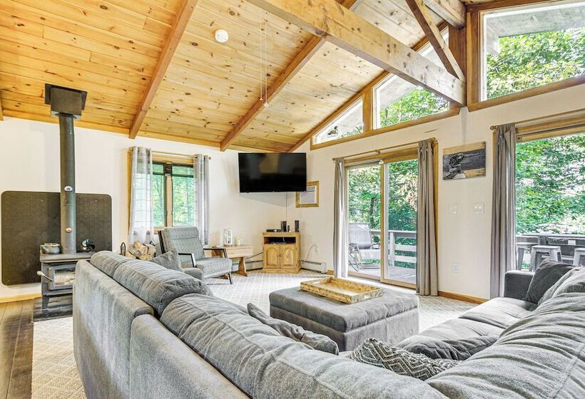 Peaceful Highland Lake Home W/ Kayaks, Dock Access