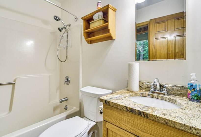 Peaceful Highland Lake Home W/ Kayaks, Dock Access