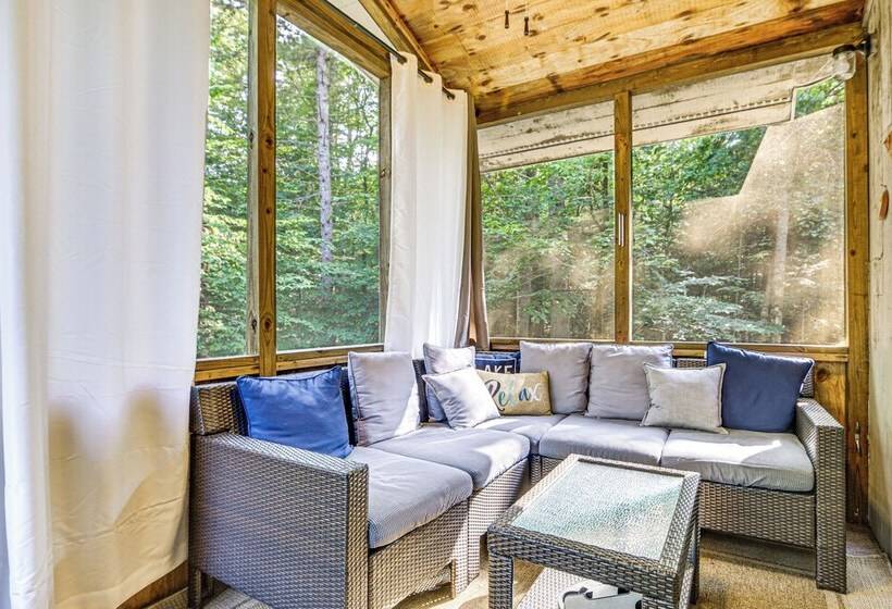 Peaceful Highland Lake Home W/ Kayaks, Dock Access