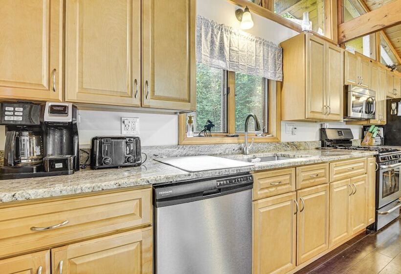 Peaceful Highland Lake Home W/ Kayaks, Dock Access