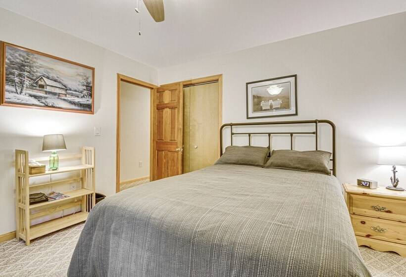 Peaceful Highland Lake Home W/ Kayaks, Dock Access