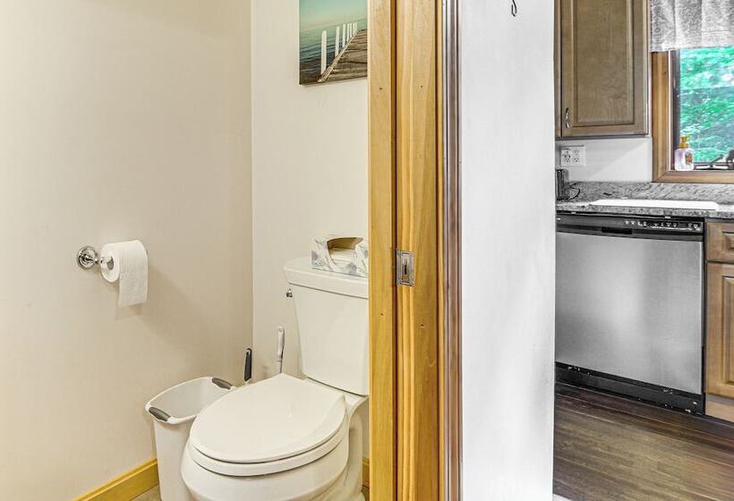 Peaceful Highland Lake Home W/ Kayaks, Dock Access