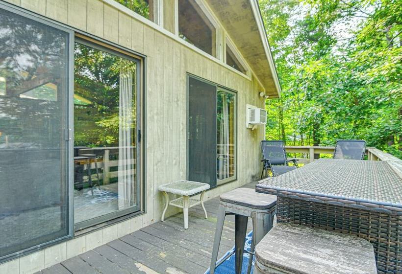 Peaceful Highland Lake Home W/ Kayaks, Dock Access