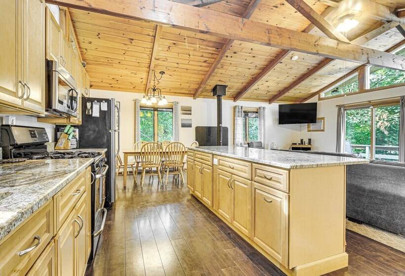 Peaceful Highland Lake Home W/ Kayaks, Dock Access