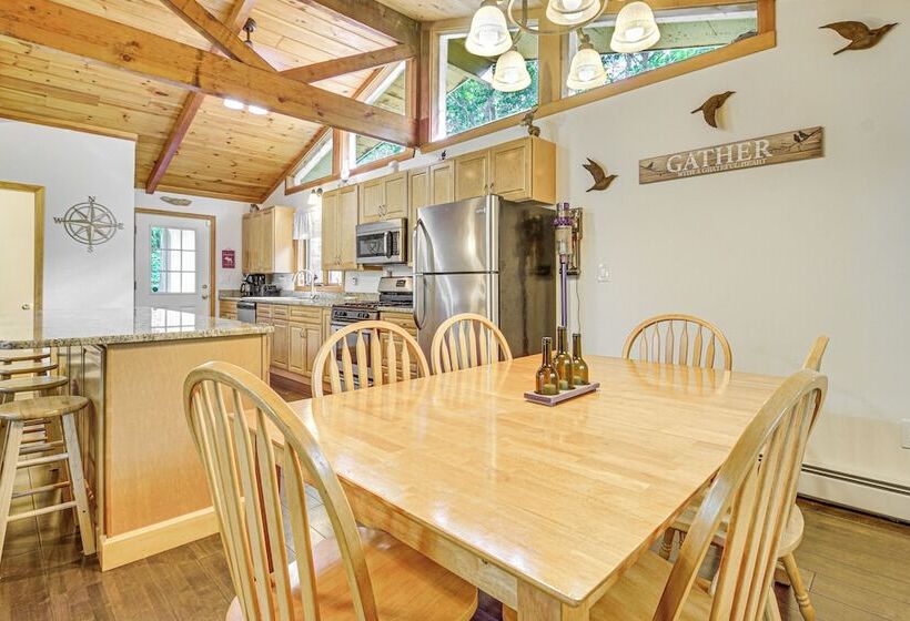 Peaceful Highland Lake Home W/ Kayaks, Dock Access