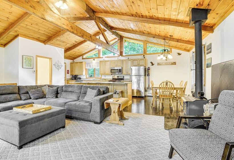 Peaceful Highland Lake Home W/ Kayaks, Dock Access