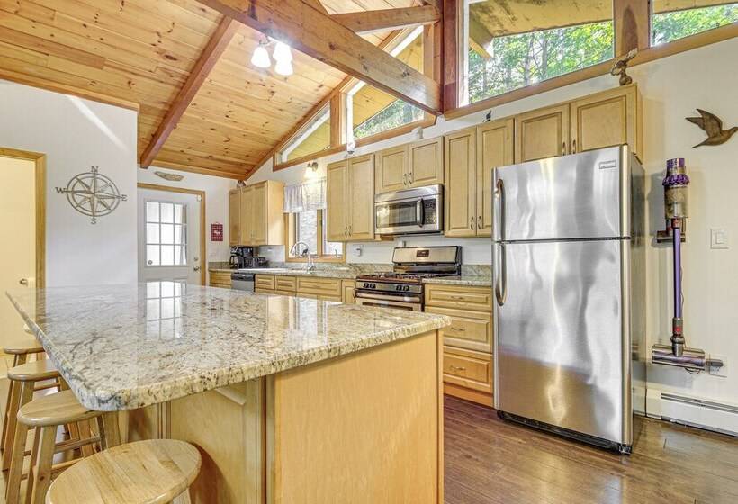 Peaceful Highland Lake Home W/ Kayaks, Dock Access