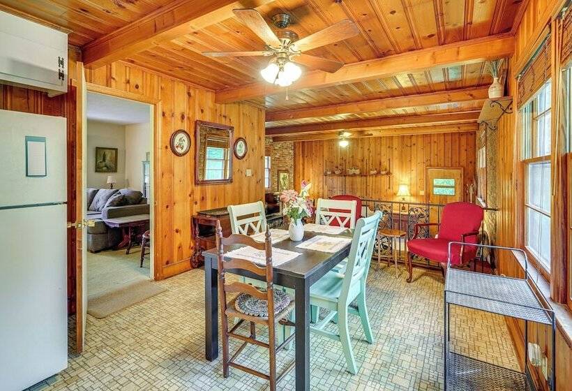 Peaceful Lumberton Home   7 Mi To Dtwn Riverwalk!