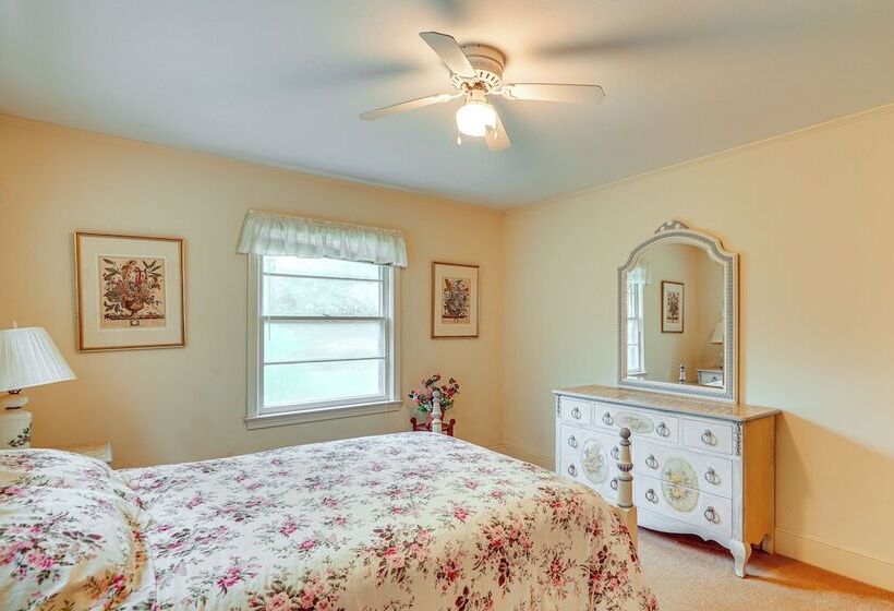 Peaceful Lumberton Home   7 Mi To Dtwn Riverwalk!