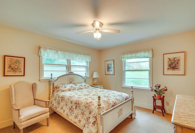 Peaceful Lumberton Home   7 Mi To Dtwn Riverwalk!