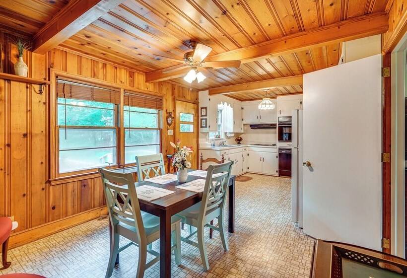 Peaceful Lumberton Home   7 Mi To Dtwn Riverwalk!