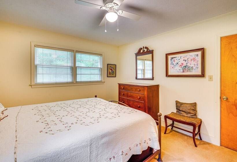 Peaceful Lumberton Home   7 Mi To Dtwn Riverwalk!