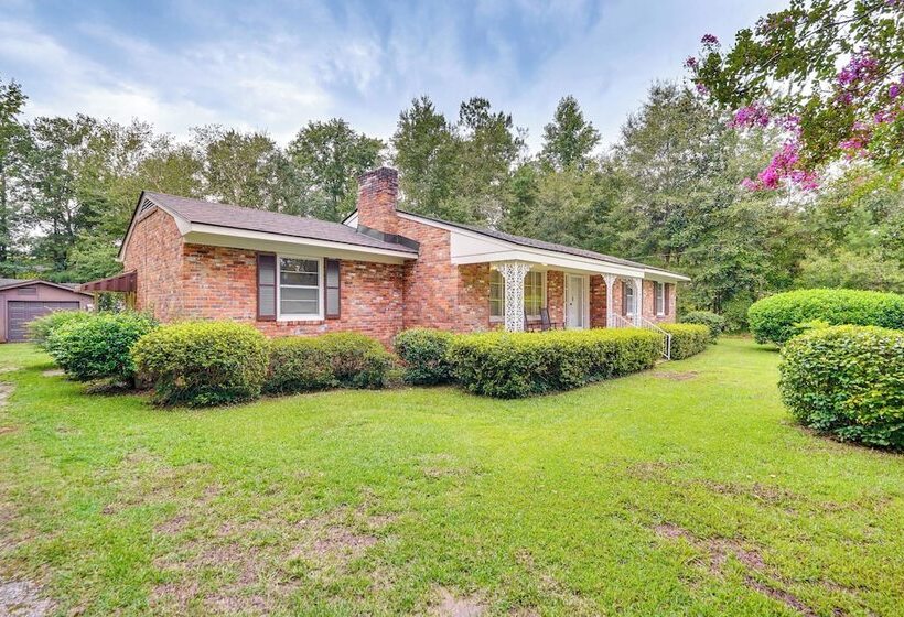 Peaceful Lumberton Home   7 Mi To Dtwn Riverwalk!