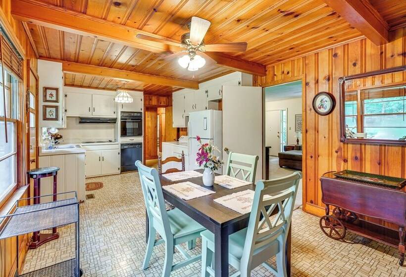 Peaceful Lumberton Home   7 Mi To Dtwn Riverwalk!