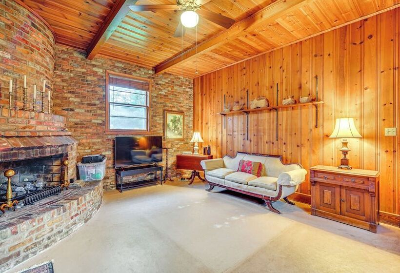 Peaceful Lumberton Home   7 Mi To Dtwn Riverwalk!
