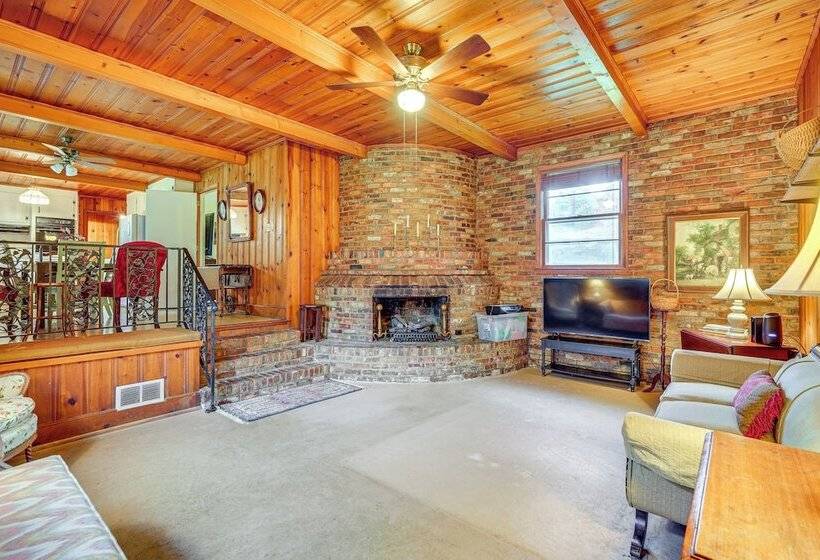 Peaceful Lumberton Home   7 Mi To Dtwn Riverwalk!