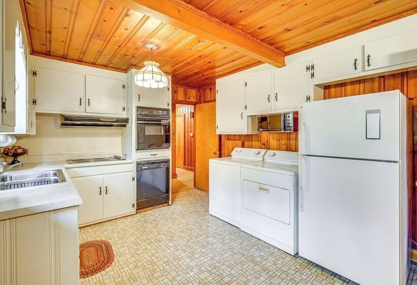 Peaceful Lumberton Home   7 Mi To Dtwn Riverwalk!