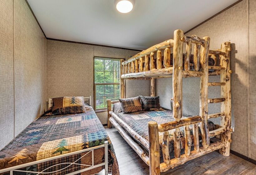 4 Mi To Lake Francis: Peaceful Pittsburg Home