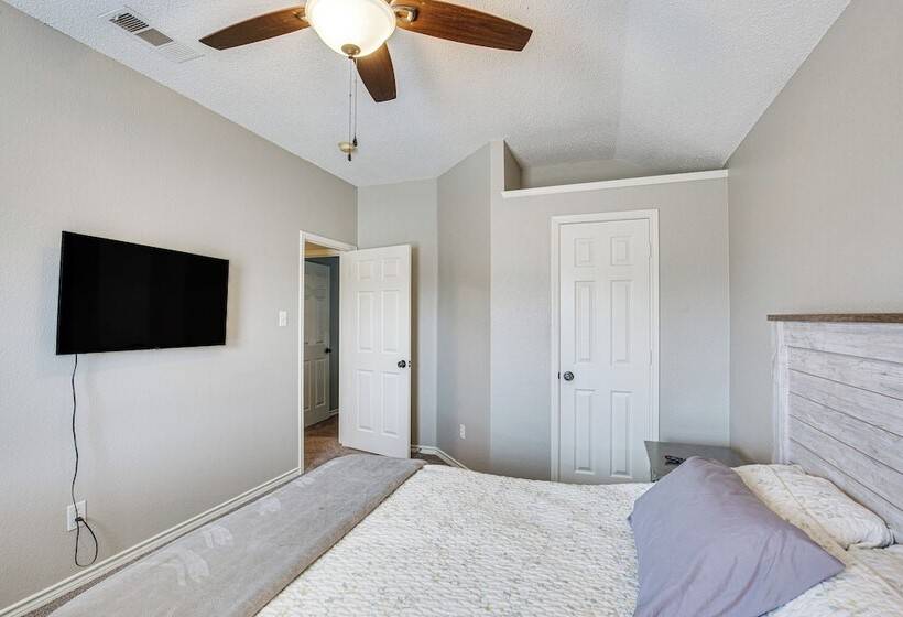 Pet Friendly Allen Home ~ 30 Mi To Dallas!