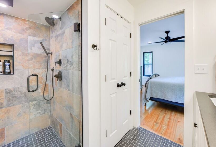 Screened Porch: Pet Friendly Dadeville Cabin!