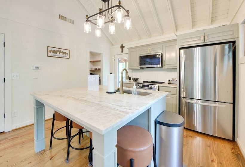 Screened Porch: Pet Friendly Dadeville Cabin!