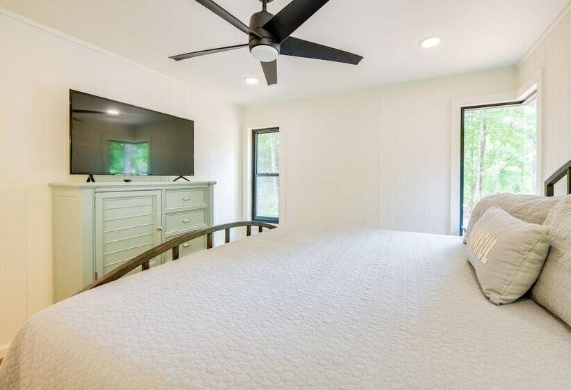 Screened Porch: Pet Friendly Dadeville Cabin!