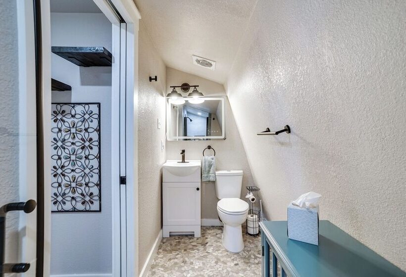 Pet Friendly Granbury Home W/ Yard, Near Downtown!